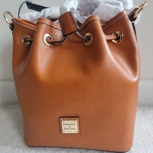 DOONEY & BOURKE SAFFIANO KENDALL CROSSBODY NATURAL SMALL